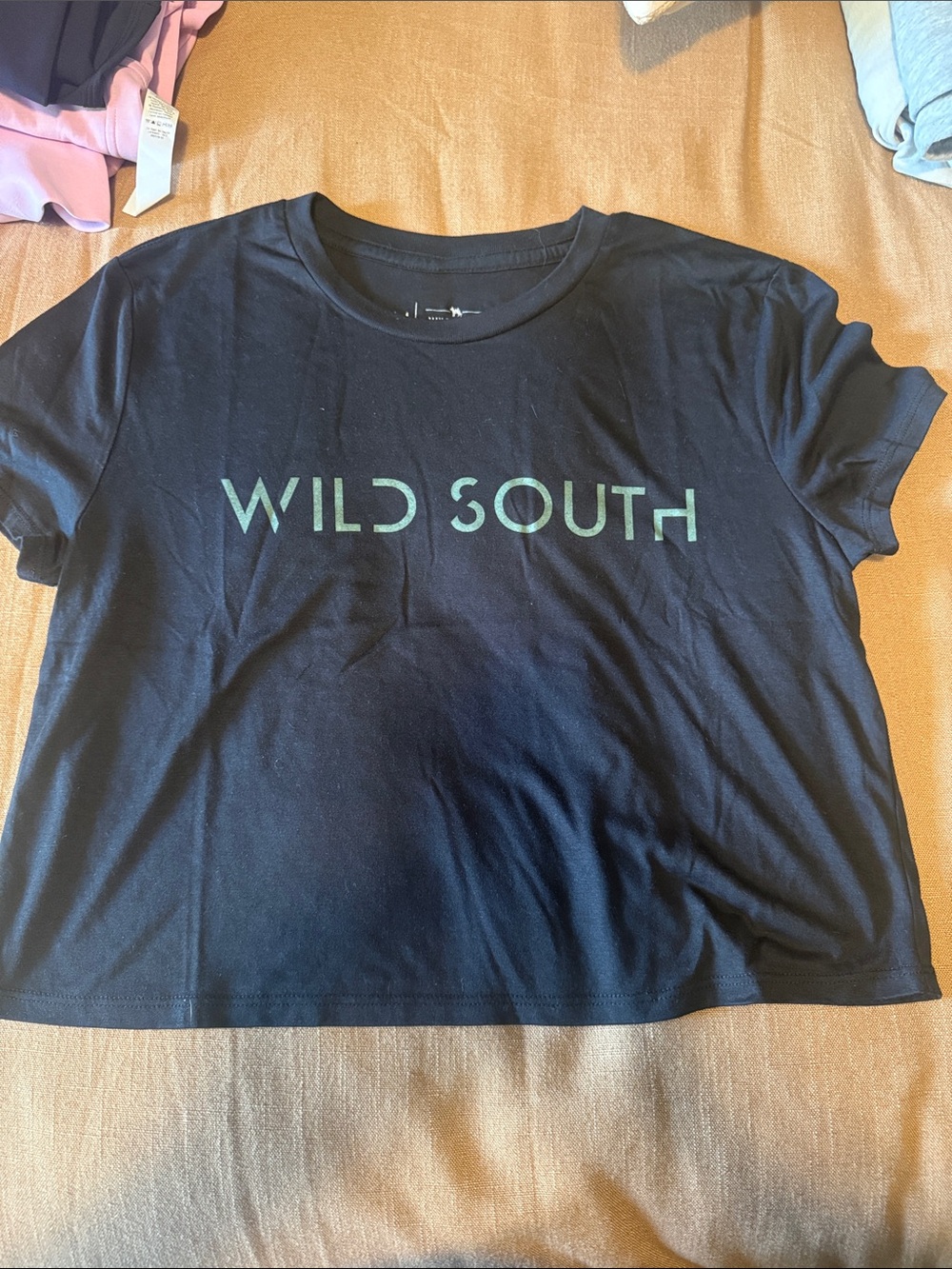 Black Wild South crop T
